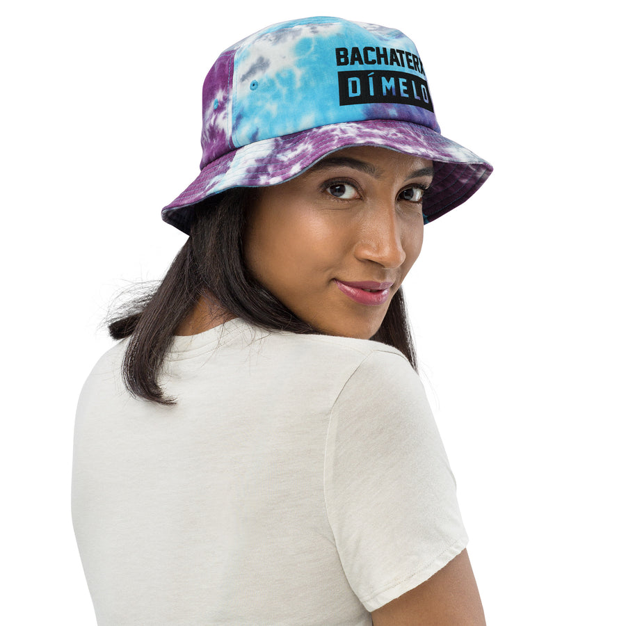 BACHATERX DÍMELO Tie-dye bucket hat